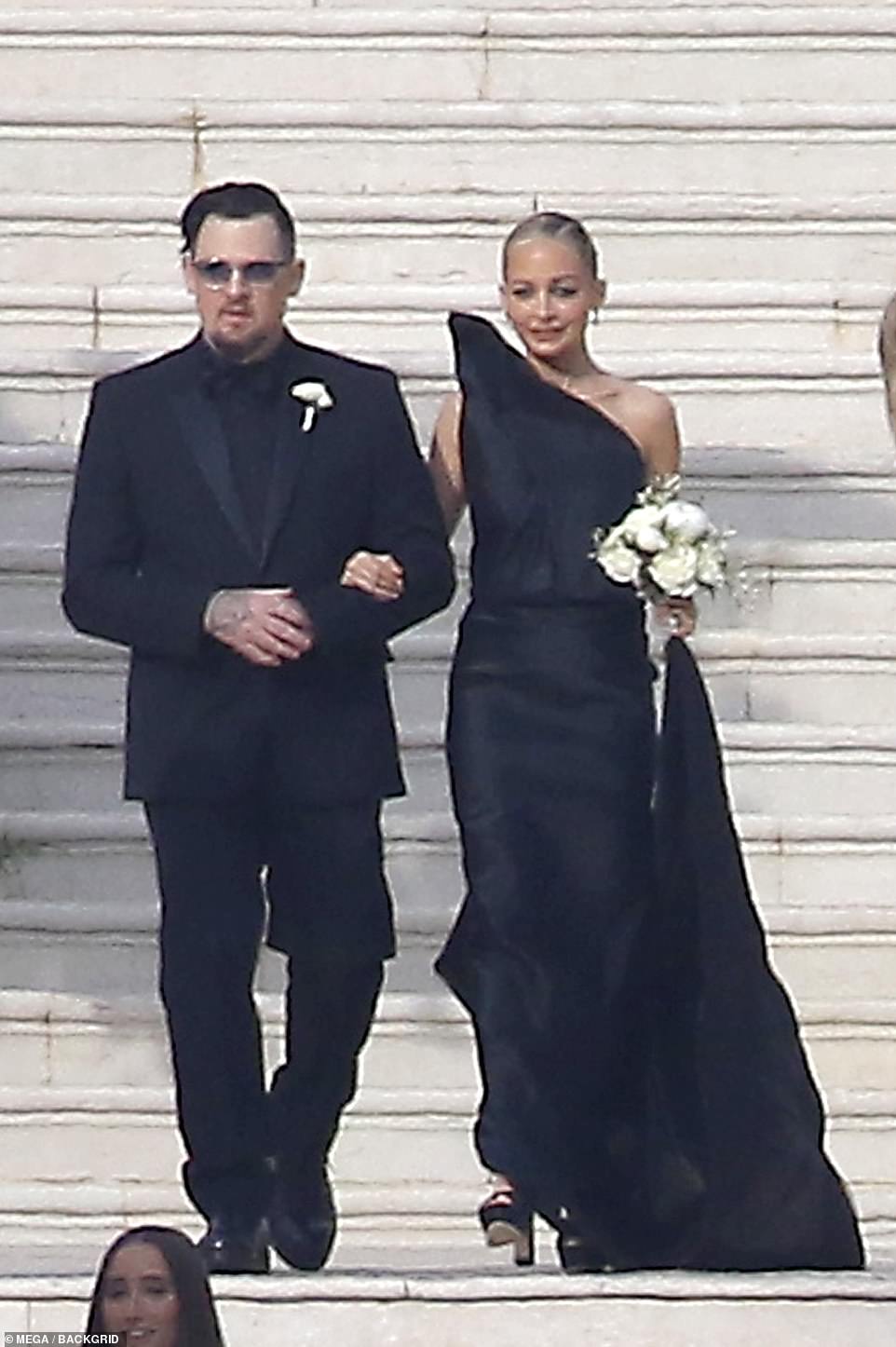 Family affair: Sofia's older sister Nicole Richie stunned in a black asymmetrical black gown
