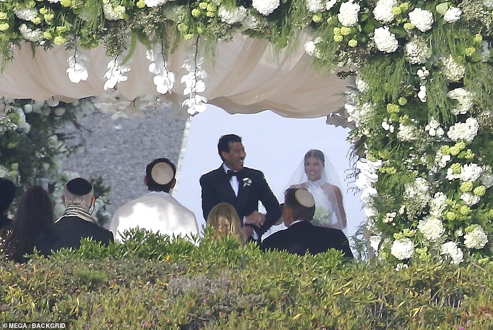 First look: Sofia smiled brightly as she saw her groom for the first time