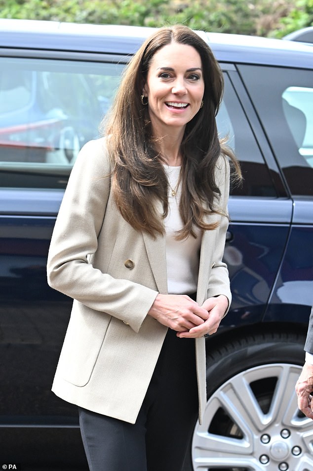 Kate Middleton strahlte, als sie heute in der Baby Bank in der Nähe ihres Hauses Adelaide Cottage ankam