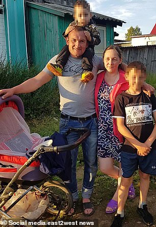Sergei Batuyev, 39, der in der Ukraine kämpfte und im Juli 2022 zurückkehrte, erwürgte seinen Freund Denis Shustov, 41 (im Bild mit seiner Familie).