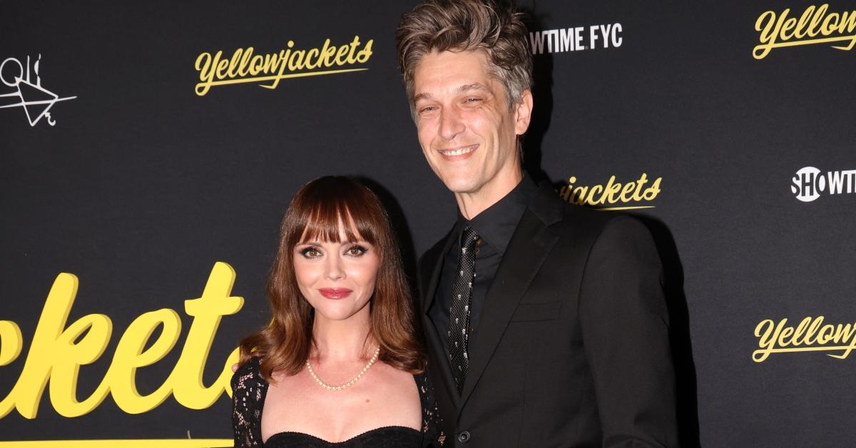 Christina Ricci und Mark Hampton besuchen Showtimes "Gelbe Jacken" FYC-Event bei Hollywood Forever am 11. Juni 2022 in Hollywood, Kalifornien. 