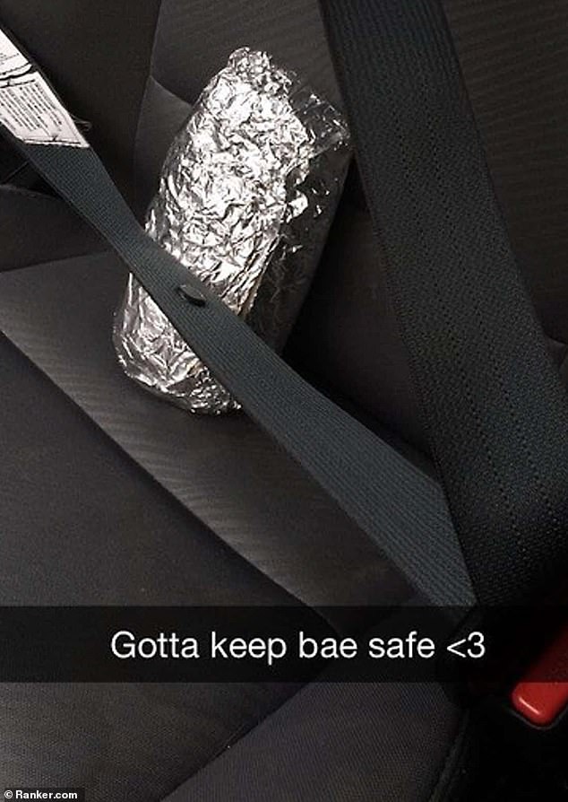 Wahre Liebe: Dieser lustige Fahrer bezeichnet ihr Mittagessen als ihr „Bae“ und sorgt dafür, dass es sicher in ihrem Auto ist