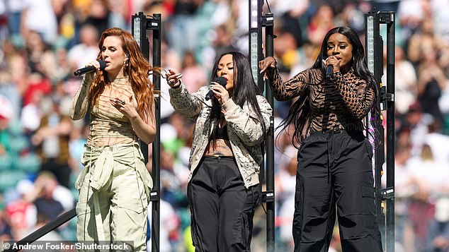 Gesang: Die Girlband – Siobhan Donaghy, Mutya Buena und Keisha Buchanan (LR) – stürmte die Bühne im Twickenham Stadium und zeigte sich so selbstbewusst wie eh und je