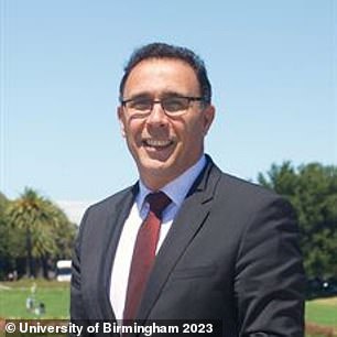 Dr. Hisham Mehanna ist Chirurg an der University of Birmingham, UK.  Er warnte vor dem Krebs.