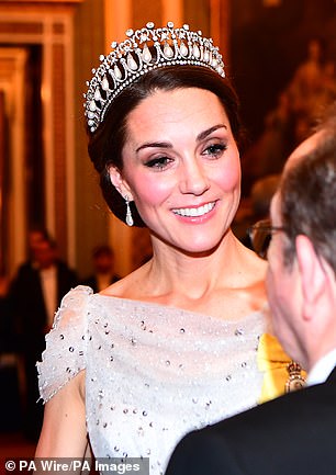Kate trug im Dezember 2018 die Cambridge Lover's Knot Tiara, die für Queen Mary kreiert wurde.