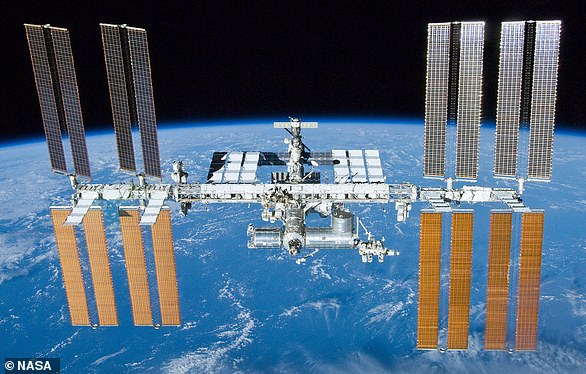 Die Internationale Raumstation ist seit mehr als 20 Jahren ununterbrochen besetzt und wurde durch mehrere neue Module und Upgrades der Systeme erweitert