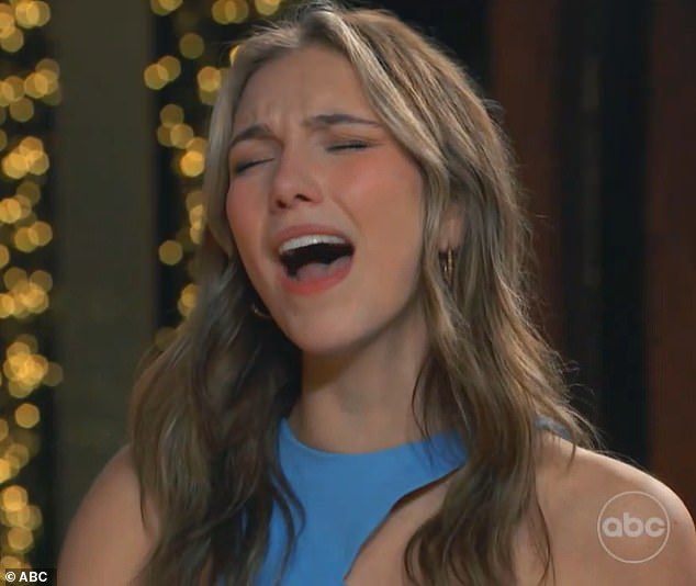 Singen: Paige Anne schmetterte den Adele-Song Easy On Me während eines Singens mit Megan Danielle in der Sonntagsfolge von American Idol auf ABC