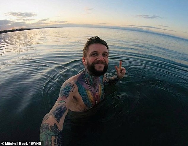 Mitchell Bock (im Bild Kaltwasserschwimmer), 30, litt jahrelang unter schweren Depressionen, Angstzuständen und Angstgefühlen, die ihn im vergangenen Jahr zu einem Selbstmordversuch führten