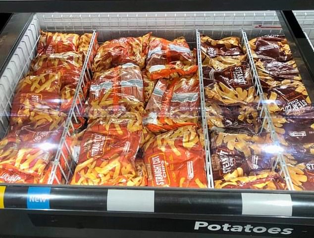 Ein gewöhnlicher Schnappschuss einer mit gefrorenen Pommes gefüllten Supermarkt-Gefriertruhe bei einem Aldi in Queensland hat die Australier in ein hoffnungsvolles Zeichen versetzt, dass die Kartoffelknappheit vorbei ist
