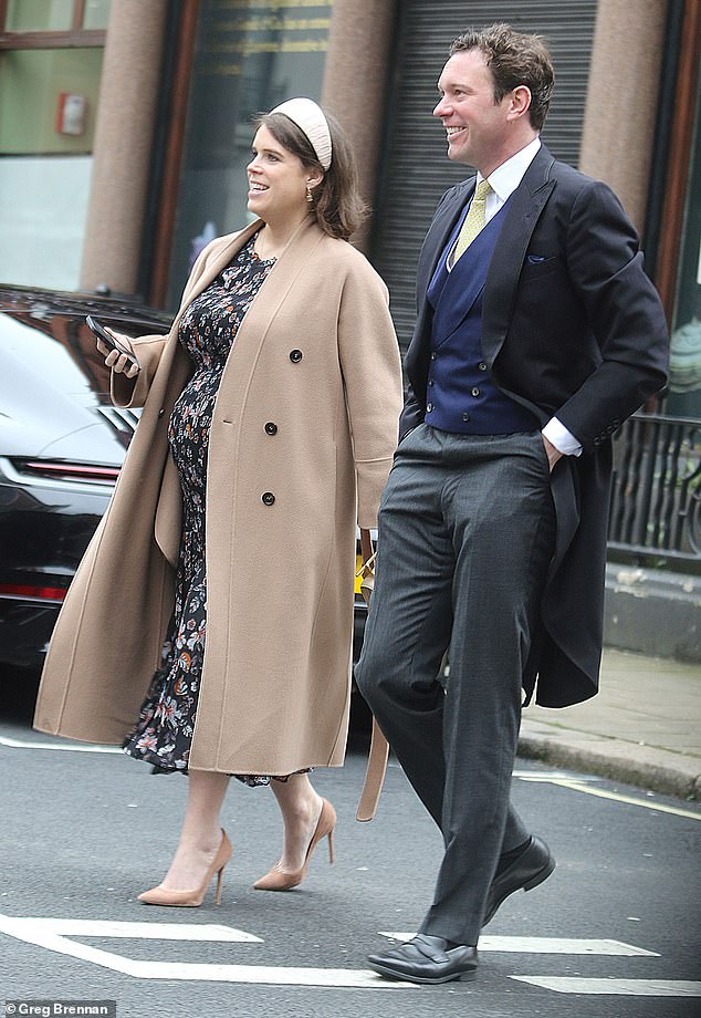 Prinzessin Eugenies wachsender Babybauch war heute zu sehen, als sie bei einer Hochzeit in Mayfair mit Ehemann Jack Brooksbank zusammen war