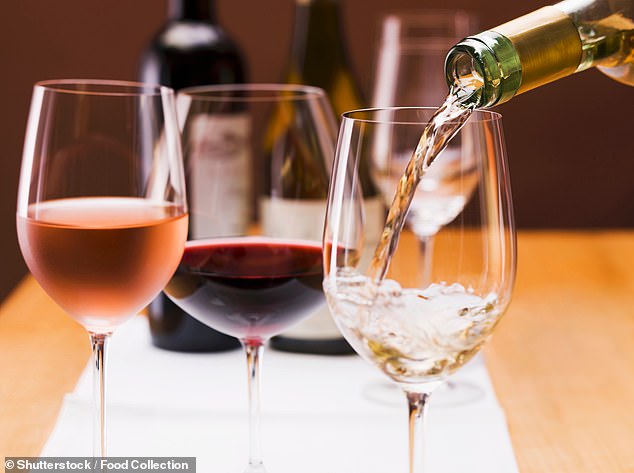 Laut einer neuen wissenschaftlichen Studie können Frauen im Durchschnitt ein großes Glas Wein am Tag genießen, ohne dass ihr Risiko, früh zu sterben, signifikant ansteigt