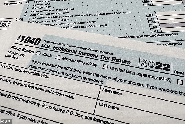 In den USA ist der Steuertag gekommen, und das bedeutet, dass Betrüger sich als IRS ausgeben, um Geld von den Opfern zu fordern