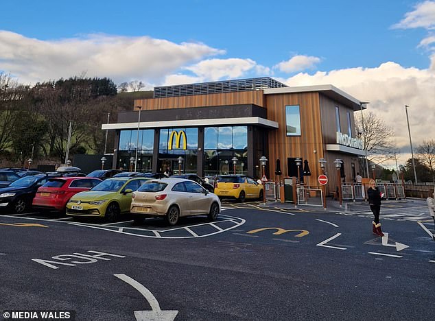 Michelin-Sternekoch Gareth Ward hat die McDonald's-Filiale im Industriegebiet Enterprise Park in Welshpool, Powys, gelobt