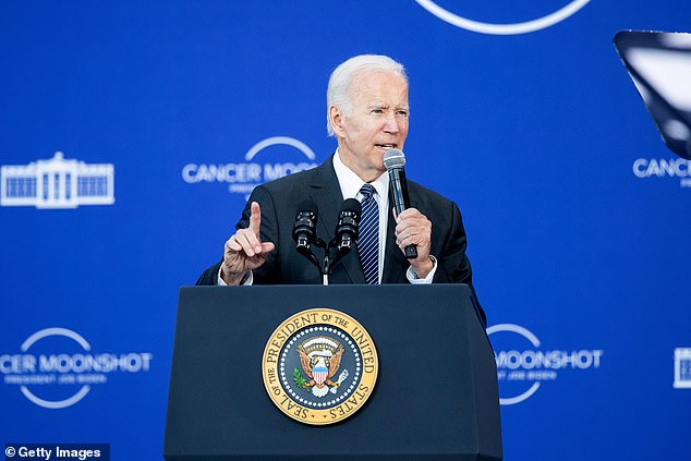 US-Präsident Joe Biden hält am 12. September 2022 in Boston, Massachusetts, in der John F. Kennedy Library and Museum eine Rede zu seiner Cancer Moonshot Initiative.  Die Maßnahme zielt darauf ab, die Krebssterblichkeitsrate in den nächsten 25 Jahren zu halbieren und Pflegekräfte und Überlebende stärker zu unterstützen