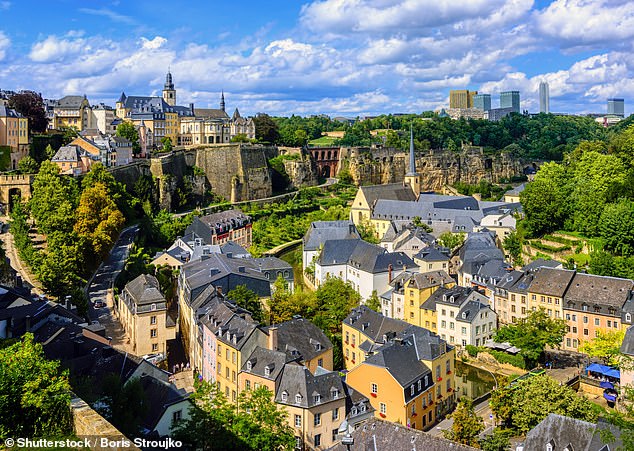 Luxemburg wird von Frankreich, Deutschland und Belgien umschlossen und ist so ein winziger Punkt auf der Landkarte (das Land ist ungefähr so ​​​​groß wie Dorset), dass es manchmal schwer ist, es überhaupt zu erkennen.  Oben ist Luxemburg-Stadt