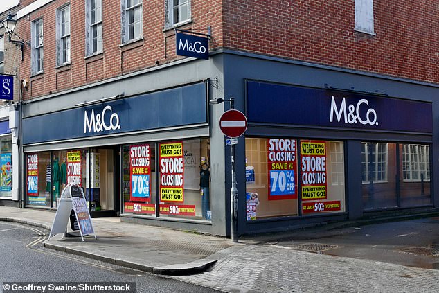 Der schottische Modehändler M&Co wird heute 24 seiner Geschäfte in ganz Großbritannien und zwei weitere morgen schließen