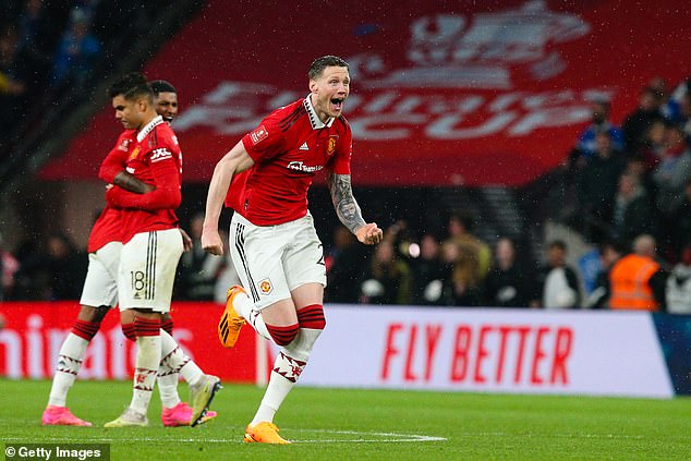 Wout Weghorst feiert den Sieg von Manchester United im Elfmeterschießen gegen Brighton