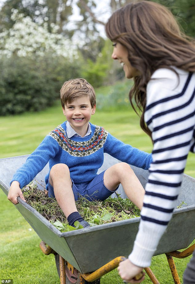Prinz Louis von Wales wird heute fünf Jahre alt und das Kleinkind lächelt auf einem Foto, das anlässlich seines Geburtstags auf Instagram gepostet wurde – aber viele Fans konnten nicht glauben, wie die Zeit verflogen ist
