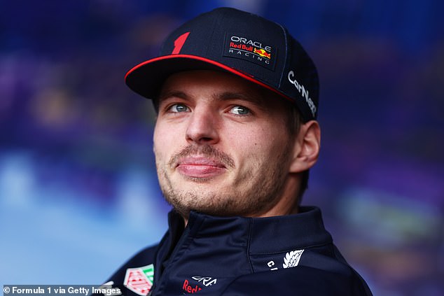 Der amtierende Weltmeister und Red-Bull-Fahrer Max Verstappen brach bei Regenwetter den Streckenrekord im Albert Park