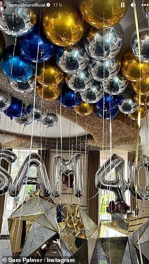 Details: Die Familie hielt sich bei ihren Feierlichkeiten nicht zurück, als Sam enthüllte, dass einer der Räume in seiner Villa mit goldenen, silbernen und blauen Luftballons ausgekleidet war