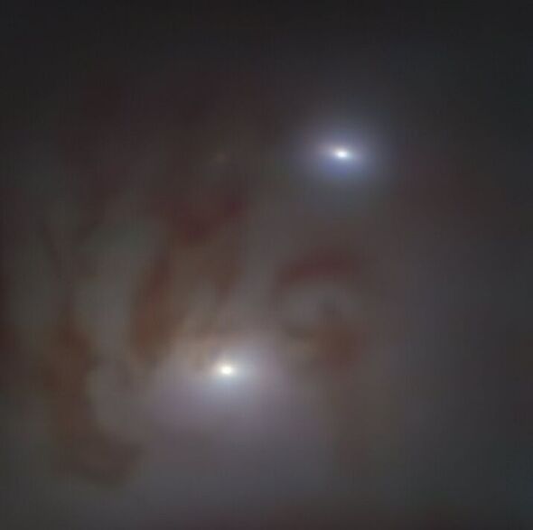 Die beiden supermassereichen Schwarzen Löcher in NGC 7727