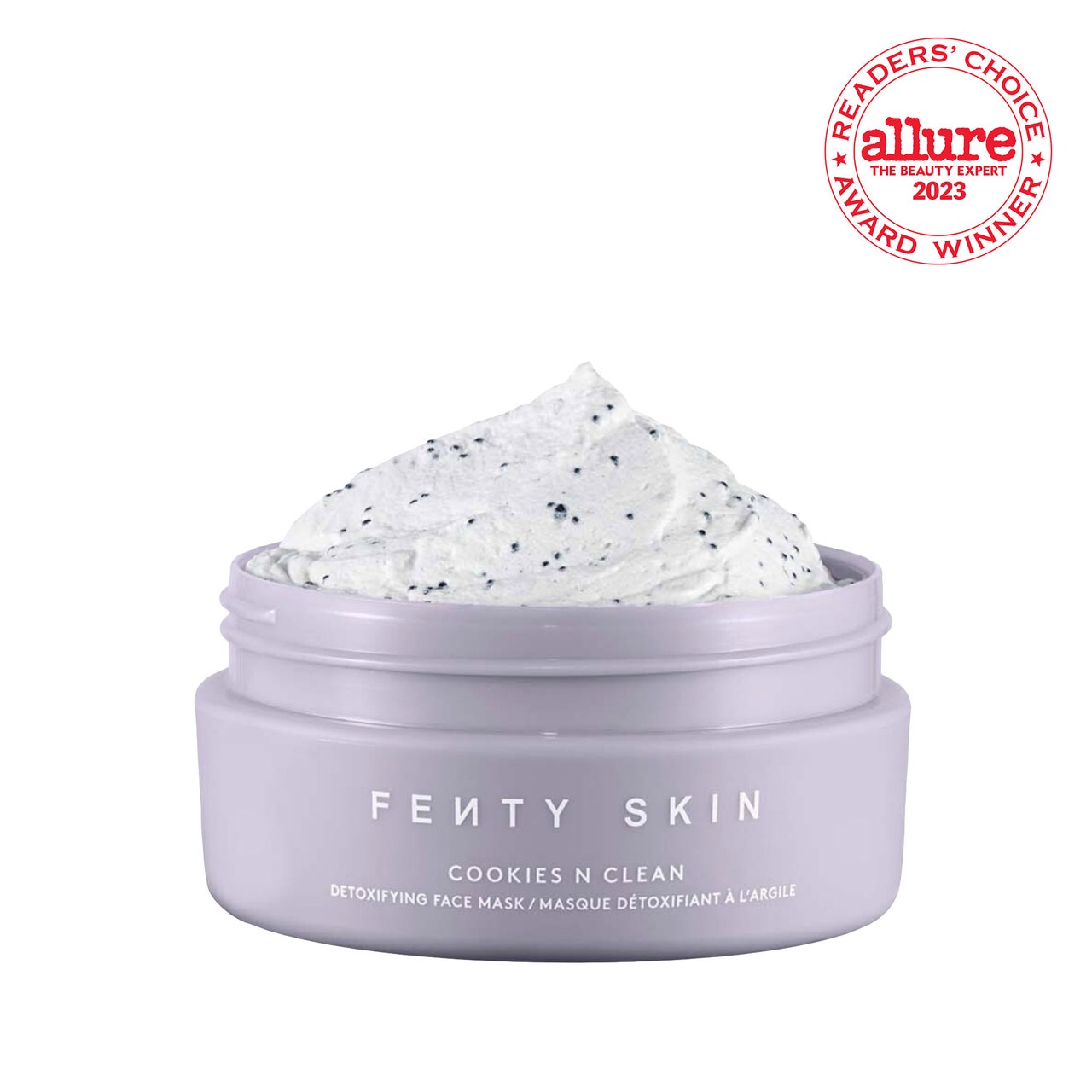 Fenty Skin Cookies N Clean Whipped Clay Pore Detox Face Mask Öffnen Sie ein violettes Glas mit einer weiß gesprenkelten Maske auf weißem Hintergrund mit einem weißen und roten RCA-Siegel auf weißem Hintergrund