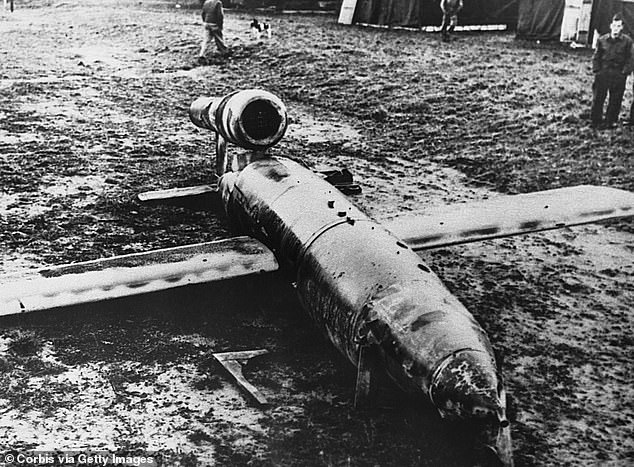Eine nicht explodierte deutsche V1-Rakete wurde nach dem D-Day auf Großbritannien abgefeuert.  Die sogenannten Doodlebugs verwendeten Technologien, die für die neue „Volksrakete“ der Ukraine, die Trembita, genutzt wurden