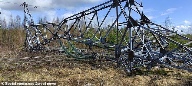 Unabhängig davon sagte der Gouverneur der russischen Region Leningrad, dass eine Stromleitung über Nacht gesprengt und ein Sprengsatz in der Nähe einer zweiten Leitung gefunden worden sei