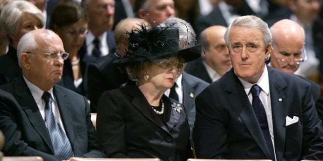 Michail Gorbatschow, Margaret Thatcher bei der Beerdigung von Ronald Reagan