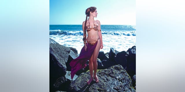 Carrie Fisher goldener Bikini