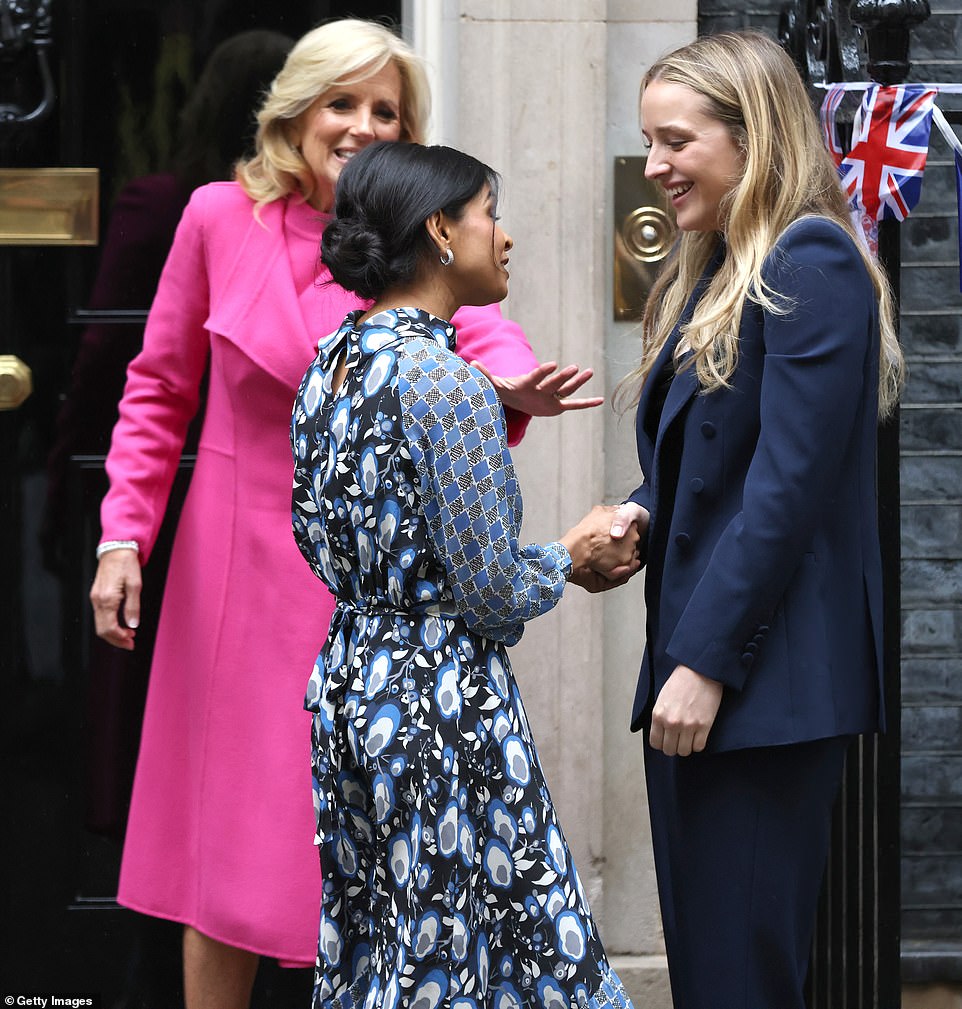 Die 24-Jährige reiste als Beamtin ihrer Großmutter nach London, wobei der East Wing am Donnerstag eine Erklärung veröffentlichte, in der sie ihre Teilnahme an der Krönung ankündigte