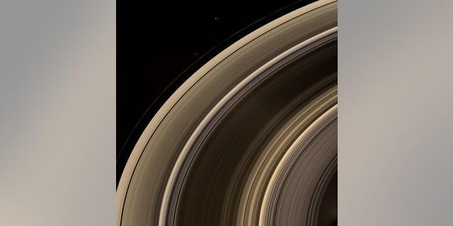 Ringmonde um Saturn