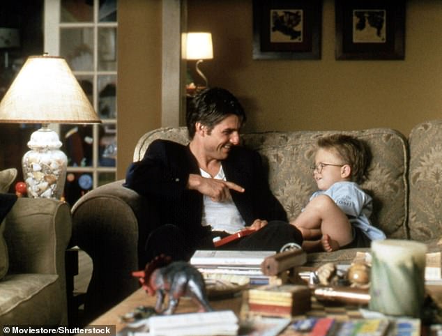 Jonathan enthüllte gegenüber DailyMail.com, dass es seit Jerry Maguire schwierig war, die Regisseure dazu zu bringen, ihn als etwas anderes als dieses süße Kind zu sehen (abgebildet mit Tom Cruise im Blockbuster).