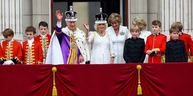 Mitglieder der britischen Königsfamilie auf dem Balkon des Buckingham Palace