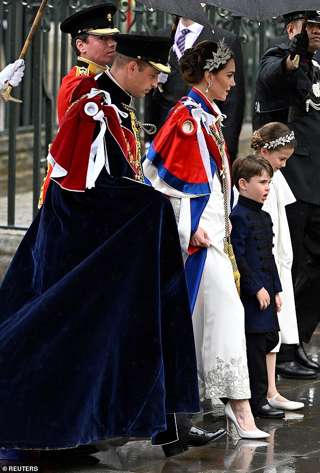 Die Prinzessin von Wales verblüffte gestern in einem elfenbeinfarbenen Seiden-Crêpe-Kleid von Alexander McQueen für die Krönung