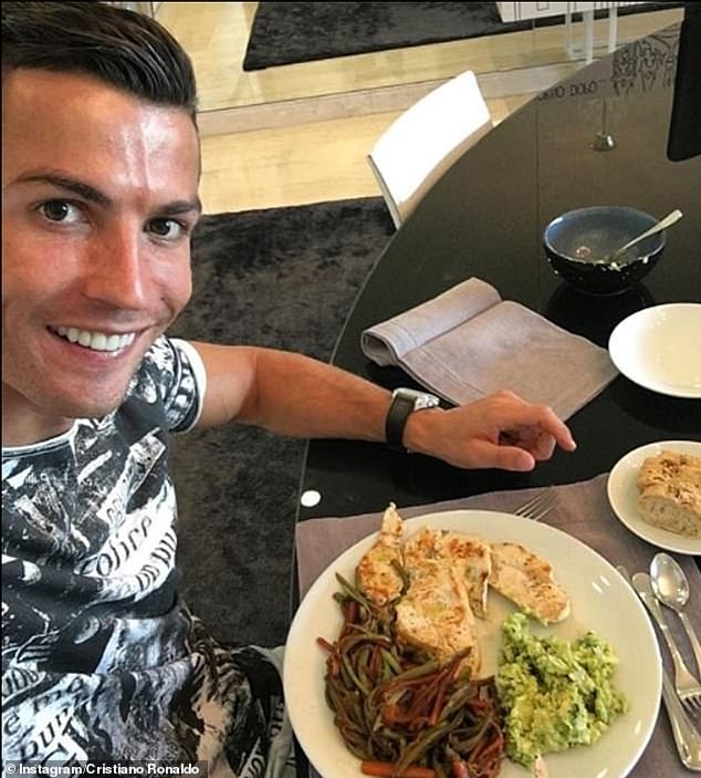 Der gesundheitsbewusste portugiesische Star isst als Fußballer sechs kleine Mahlzeiten über den Tag verteilt