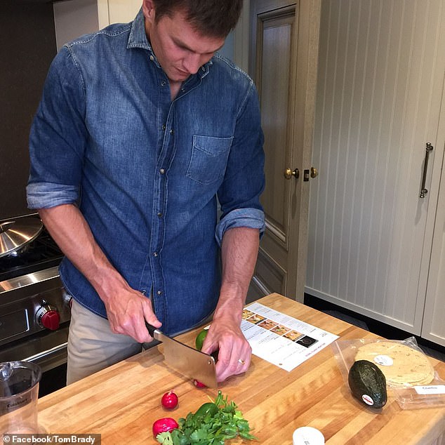 Tom Brady isst eine „80-20“-Diät, bei der der Großteil seiner Ernährung aus Gemüse besteht