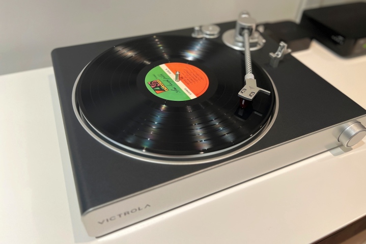 The Victrola Stream Carbon Sonos turntable with a record on it.