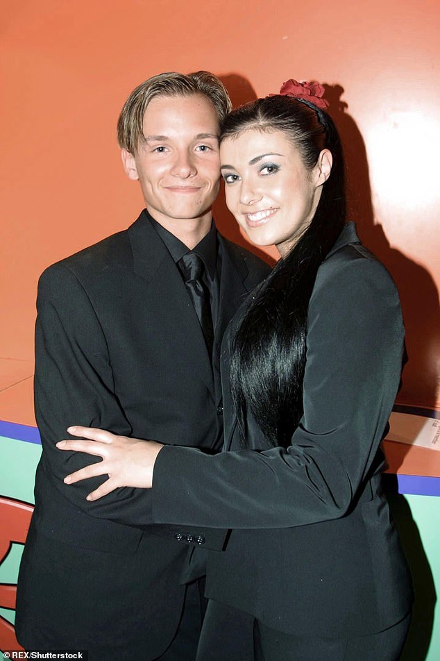 Ende: Nachdem Kym als Mitglied von Hear'Say in die Popszene eingebrochen war, heiratete er 2002 den 36-jährigen EastEnders-Star Jack Ryder, aber sie ließen sich 2009 scheiden (im Bild 2001).