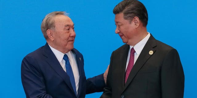 Xi mit Kasachstans Präsident