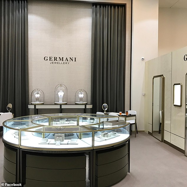 Die Polizei behauptet, Germani und eine 47-jährige Angestellte seien von zwei Männern, die einen Termin mit dem Juwelier vereinbart hatten, an der Messerspitze festgehalten worden (im Bild ist das Luxusgeschäft abgebildet).