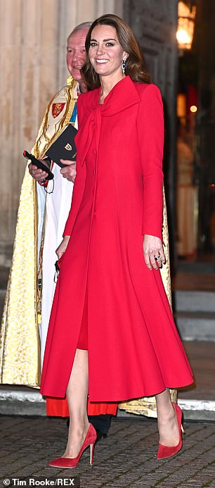 Ein Stil, zwei Stimmungen: Kate trug letzte Woche in der Westminster Abbey ein rotes Mantelkleid von Catherine Walker, rund 2.500 Pfund