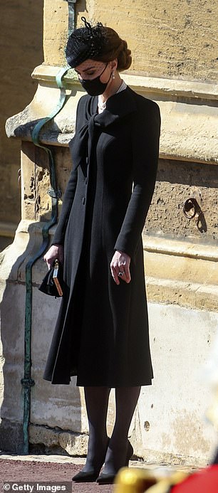 Aber trug eine düstere schwarze Version für die Beerdigung von Prinz Philip