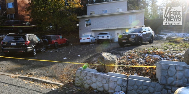Müll ist vor dem Haus zu sehen, in dem vier Studenten der University of Idaho getötet wurden