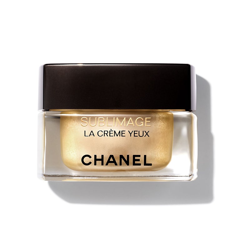 Ein Glas des Chanel Sublimage La Crème Yeux auf weißem Hintergrund
