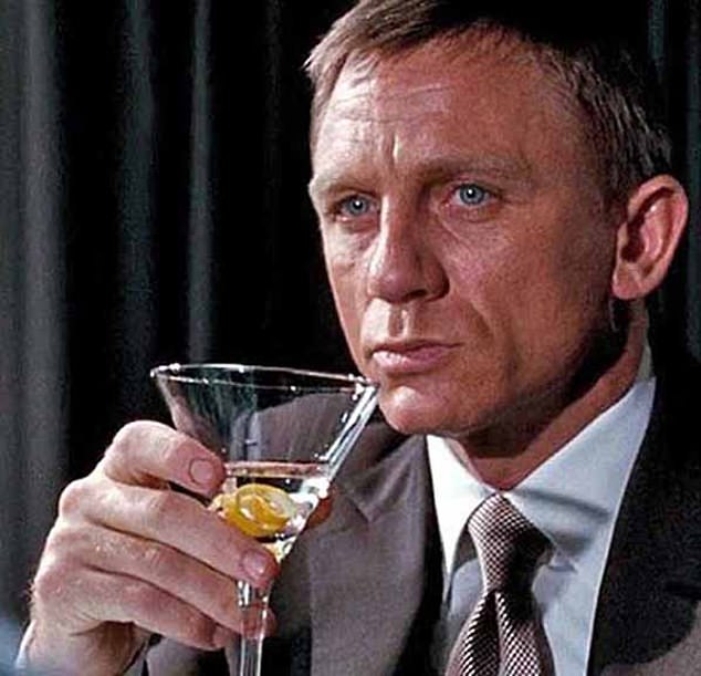 Aber Hanks ging diese Woche noch einen Schritt weiter und gab Elba seine klare Zustimmung für die Titelrolle und übernahm damit die Nachfolge von Daniel Craig (im Bild), der in fünf Bond-Folgen mitgewirkt hat