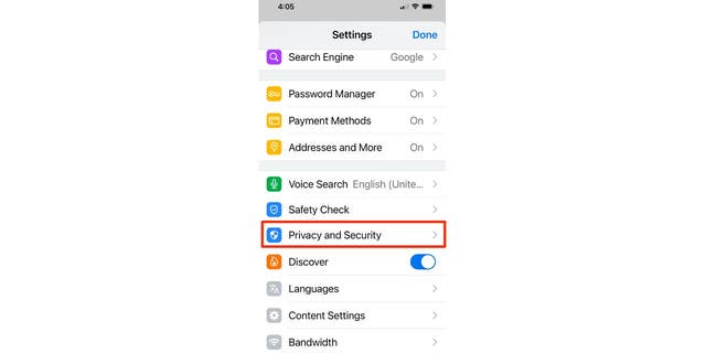 Datenschutz-/Sicherheitseinstellungen sind auf dem iPhone rot hervorgehoben