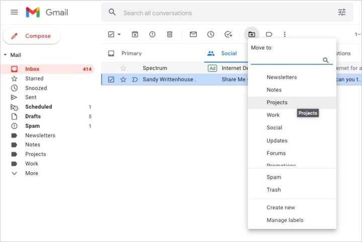 Labelliste zum Verschieben einer E-Mail in Gmail.