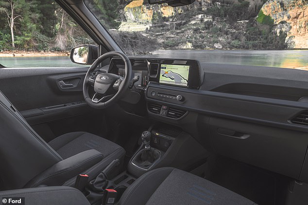 Obwohl er optisch mit dem Transit Courier übereinstimmt, nutzt der Tourneo Courier die gleiche Frontantriebsplattform wie die aktuellen SUVs Fiesta und Puma