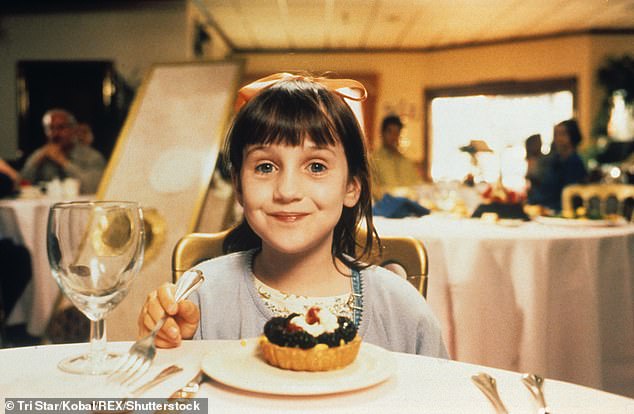 Ruhmesspiel: Mara spielte 1996 die Hauptrolle der Matilda Wormwood im Film Matilda (im Film von 1996 abgebildet)